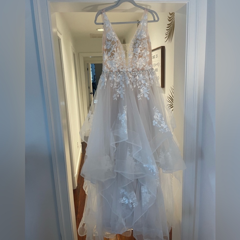Gorgeous Wedding Dress - Romantic Princess! OBO